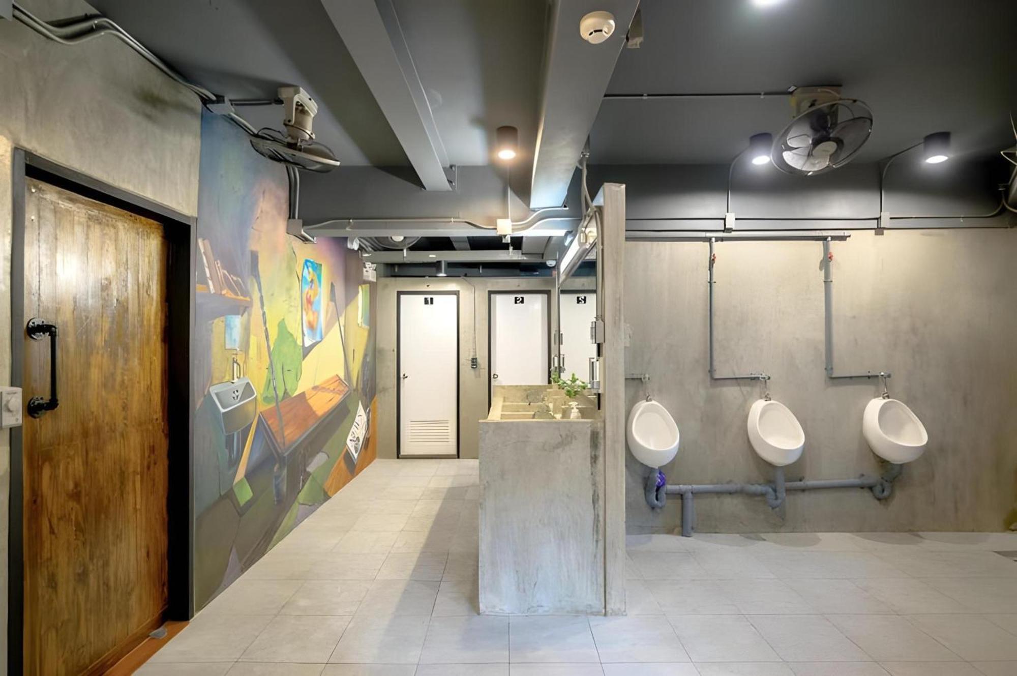 Episode 11 Hostel Sukhumvit Bangkok Exterior photo