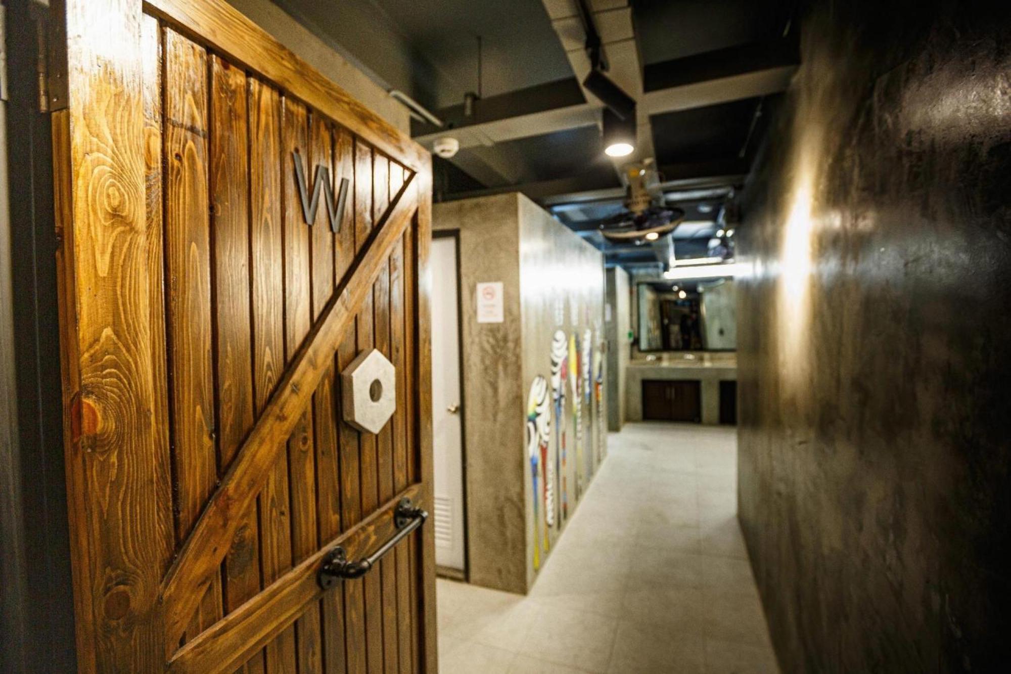 Episode 11 Hostel Sukhumvit Bangkok Exterior photo