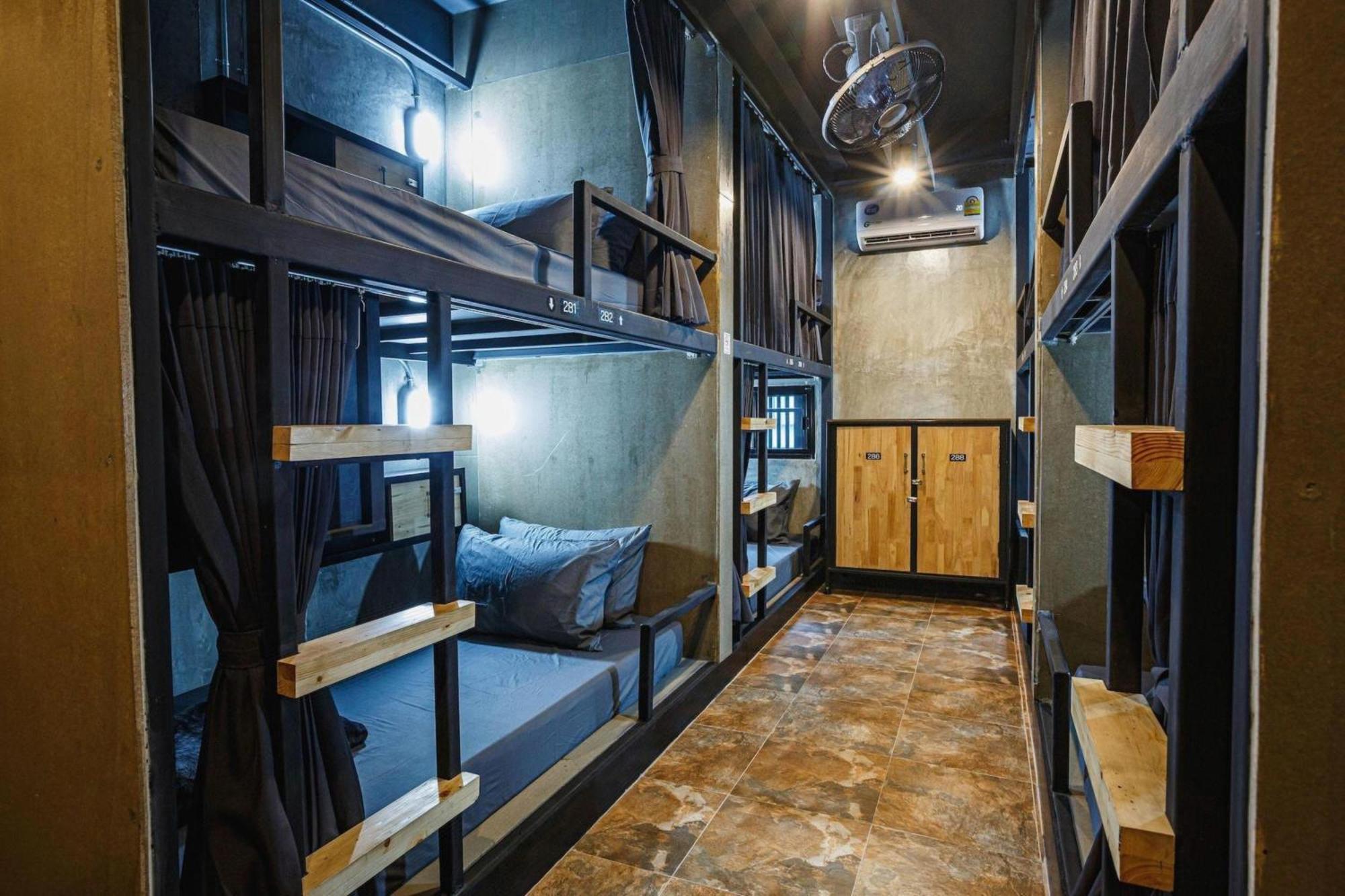 Episode 11 Hostel Sukhumvit Bangkok Exterior photo