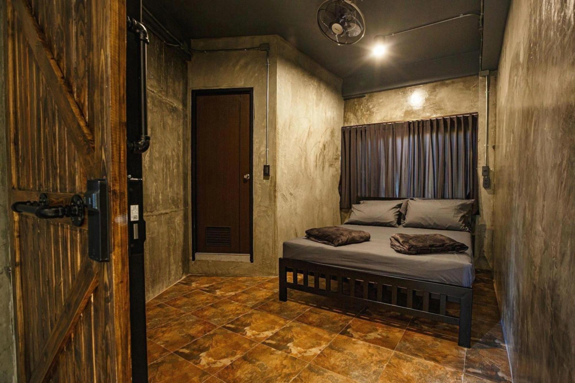 Episode 11 Hostel Sukhumvit Bangkok Exterior photo