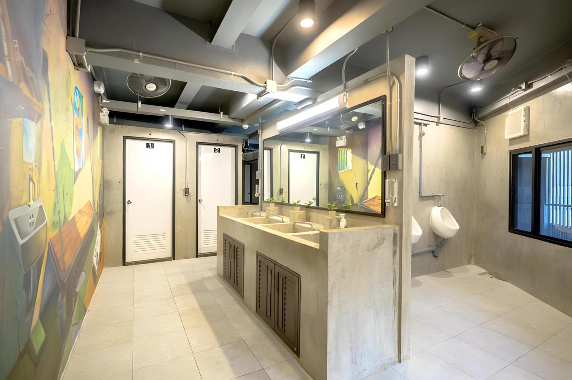 Episode 11 Hostel Sukhumvit Bangkok Exterior photo