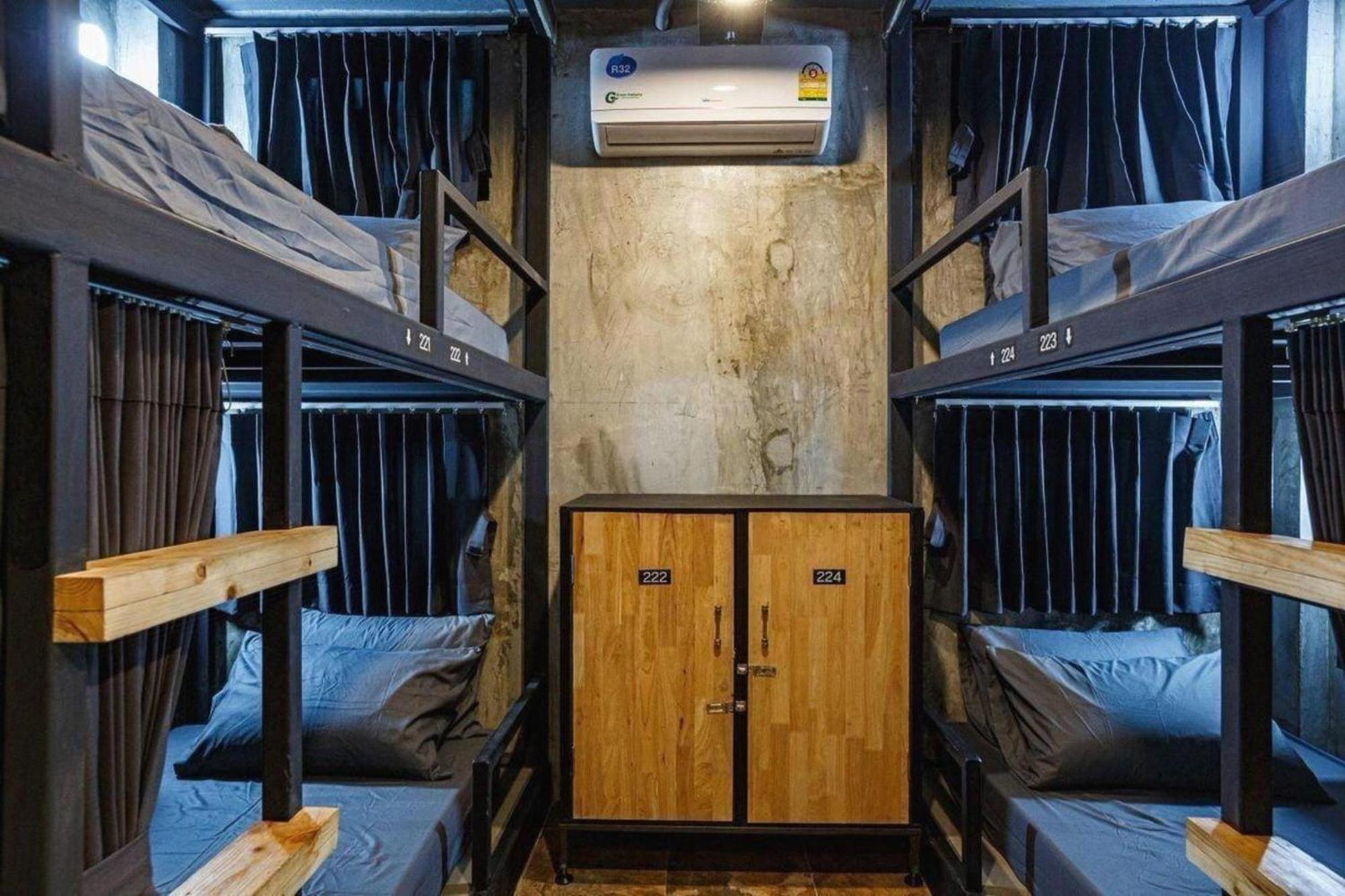 Episode 11 Hostel Sukhumvit Bangkok Exterior photo
