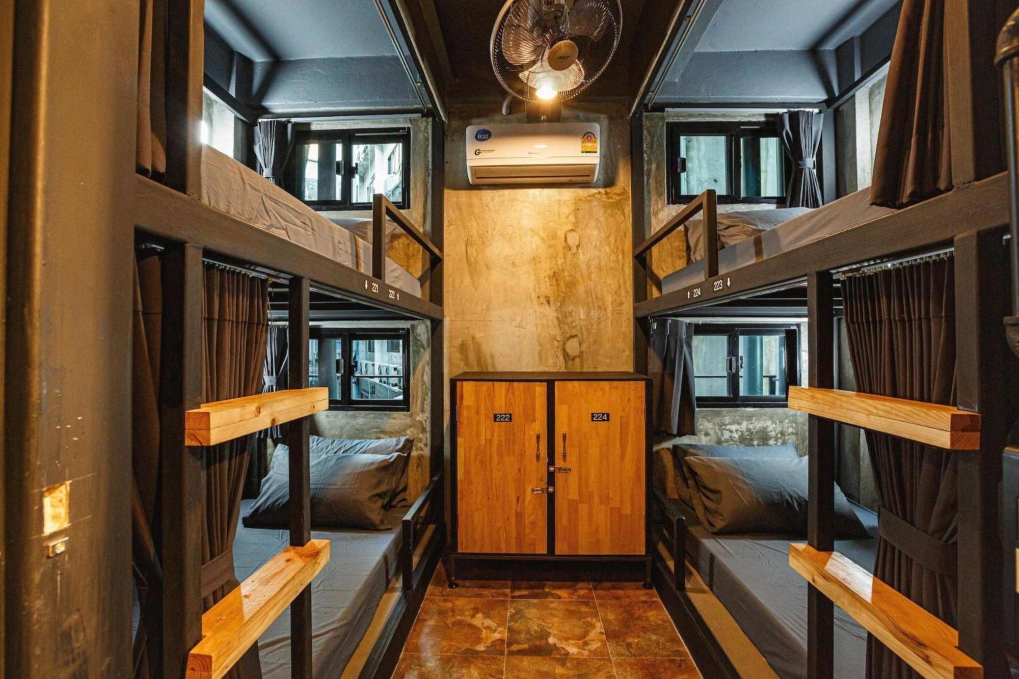 Episode 11 Hostel Sukhumvit Bangkok Exterior photo