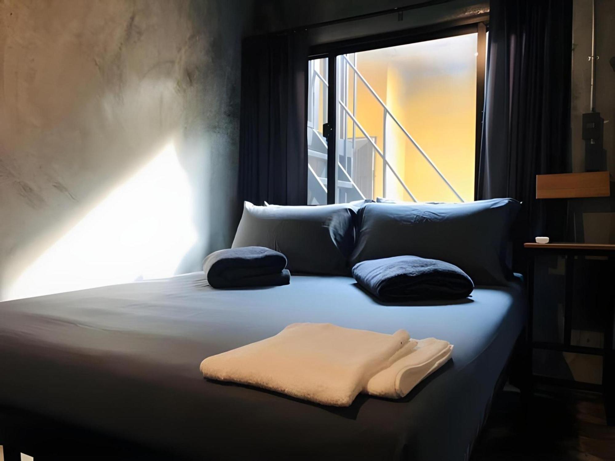 Episode 11 Hostel Sukhumvit Bangkok Exterior photo