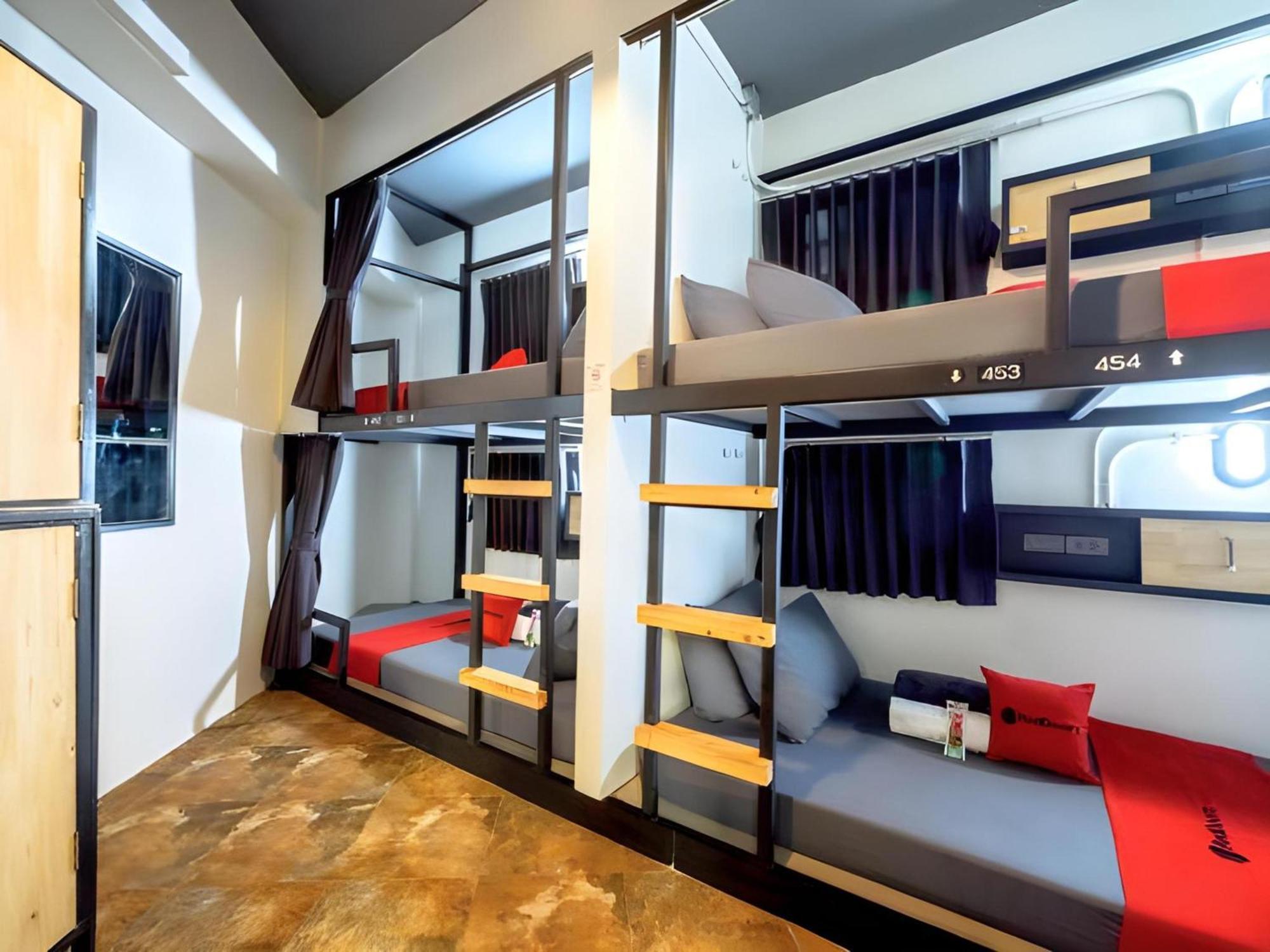 Episode 11 Hostel Sukhumvit Bangkok Exterior photo