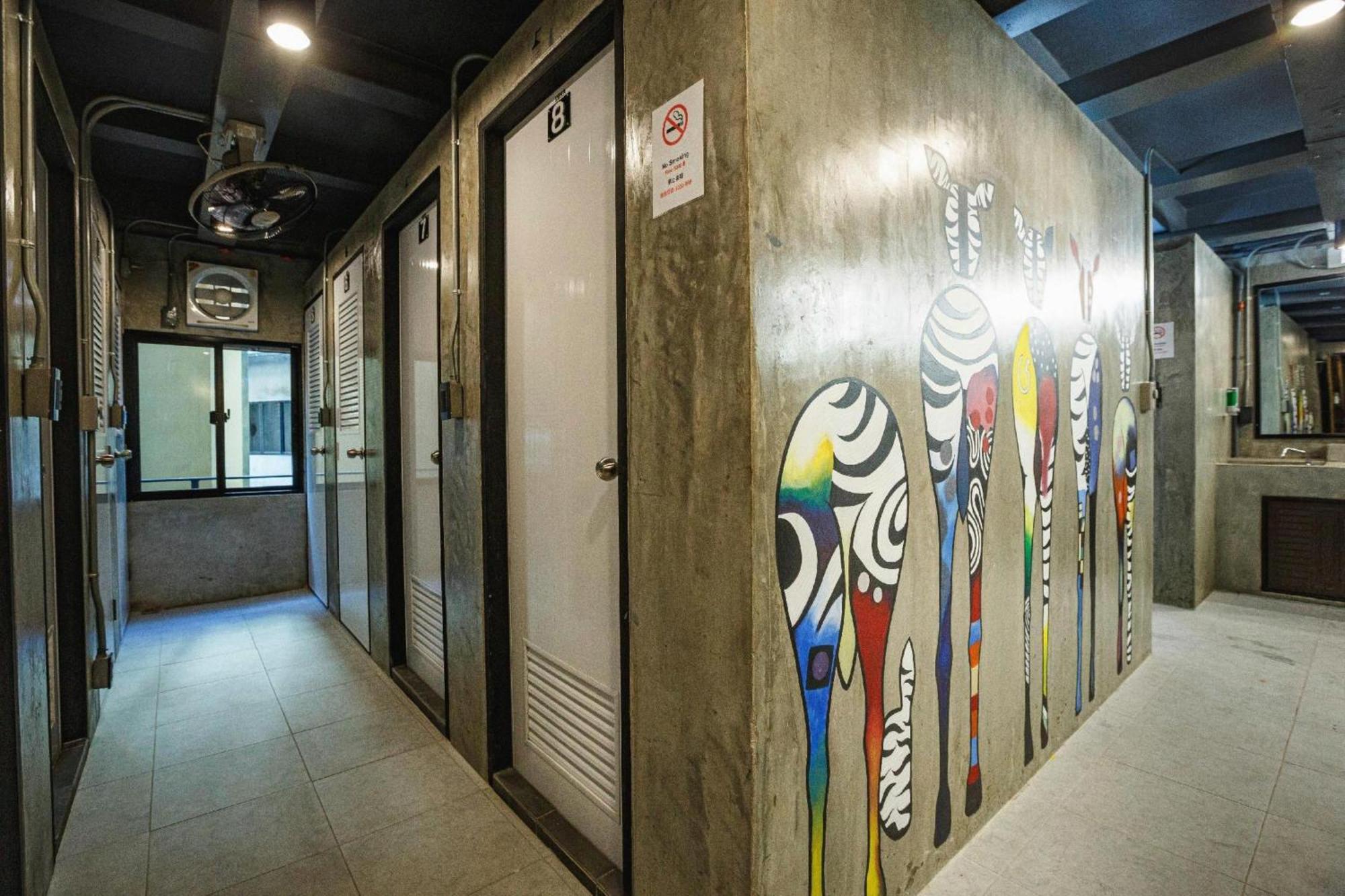 Episode 11 Hostel Sukhumvit Bangkok Exterior photo