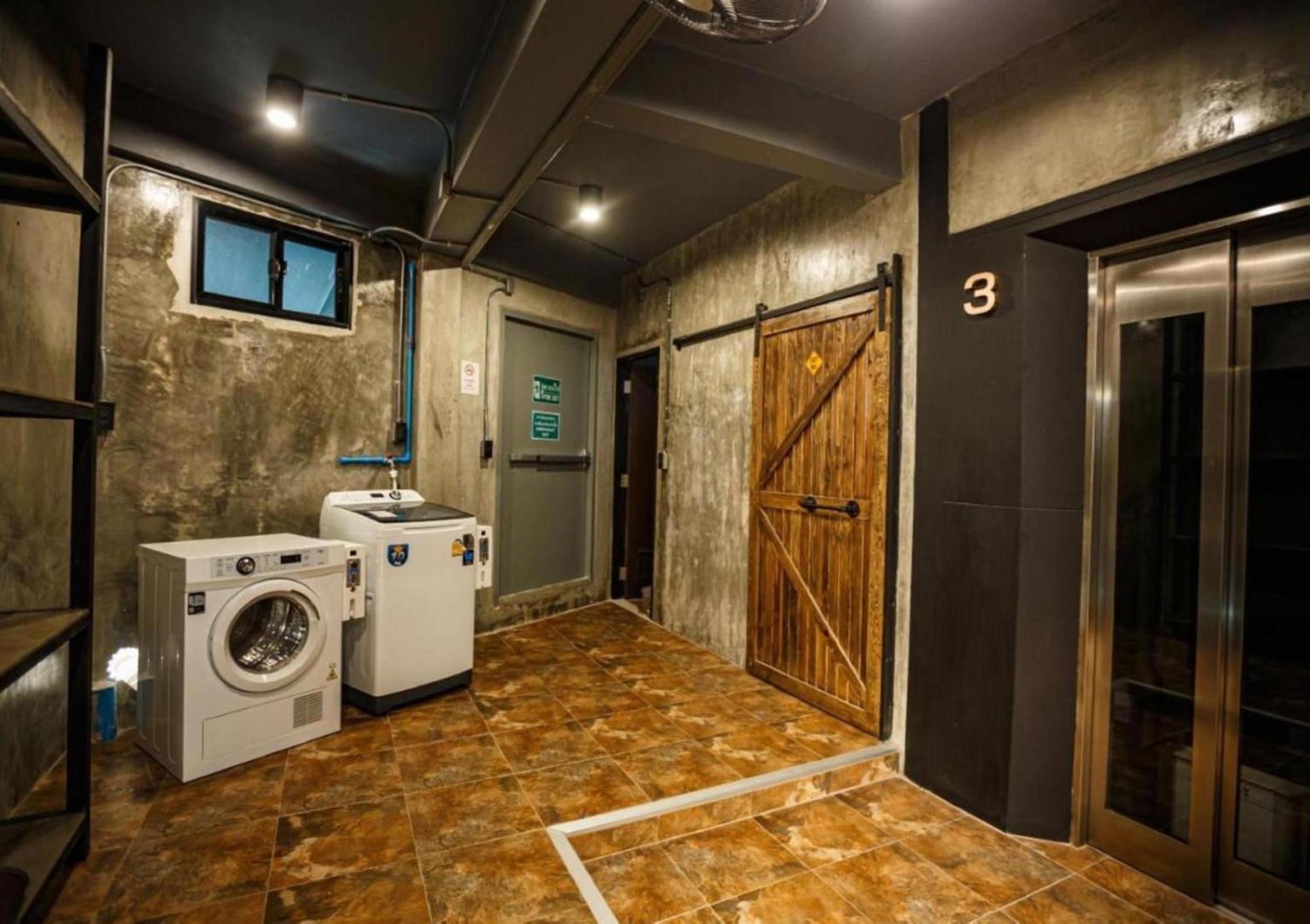 Episode 11 Hostel Sukhumvit Bangkok Exterior photo