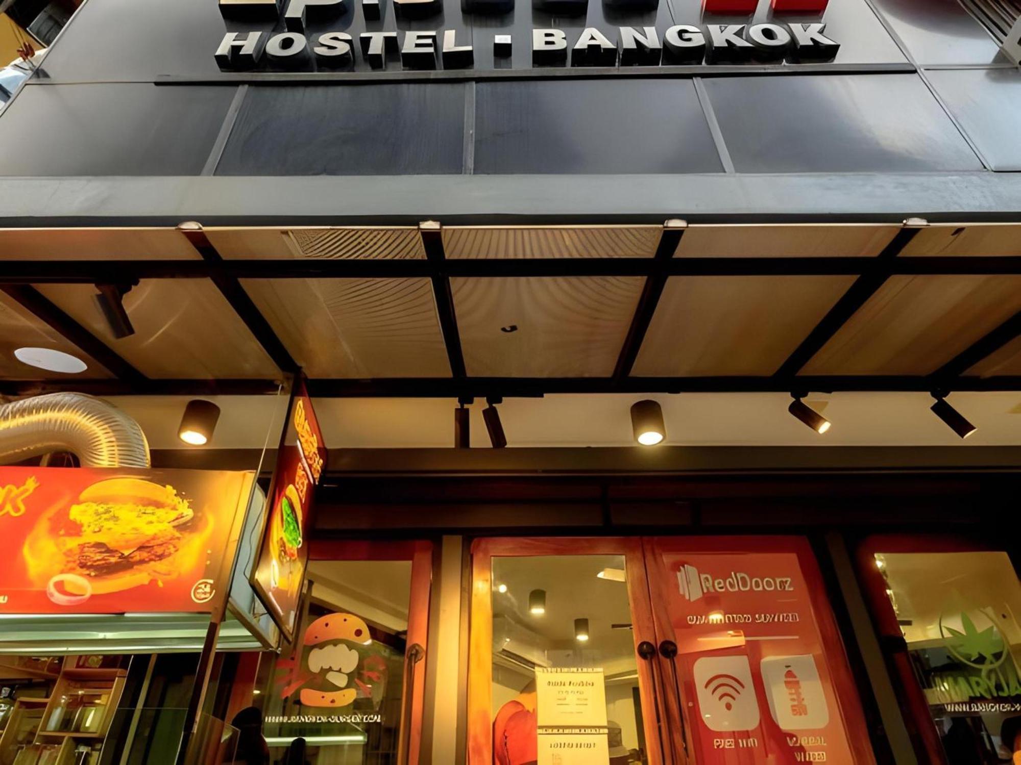 Episode 11 Hostel Sukhumvit Bangkok Exterior photo