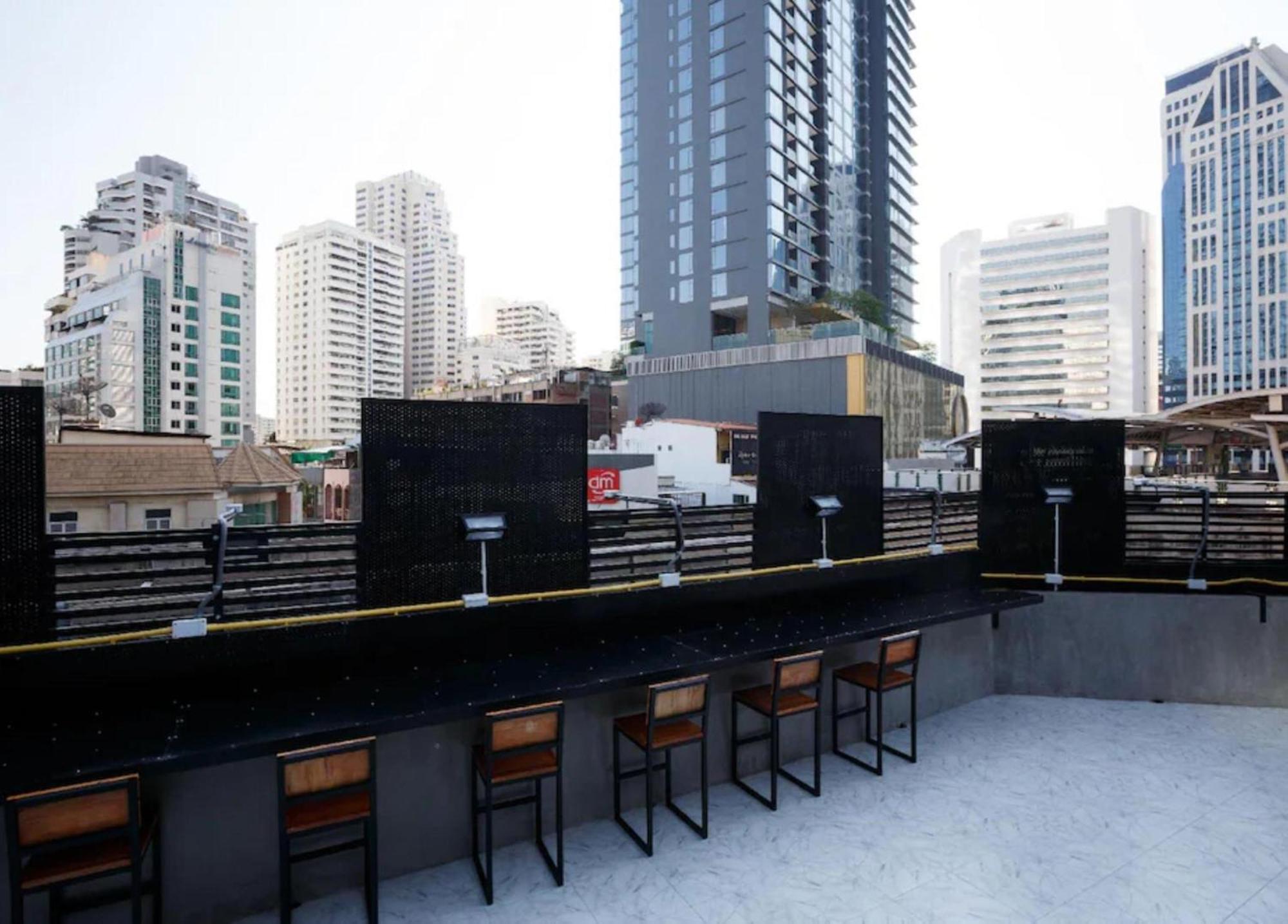 Episode 11 Hostel Sukhumvit Bangkok Exterior photo