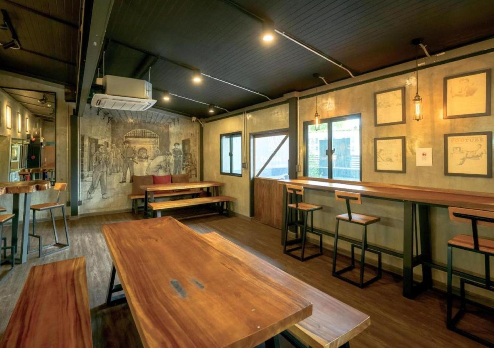 Episode 11 Hostel Sukhumvit Bangkok Exterior photo